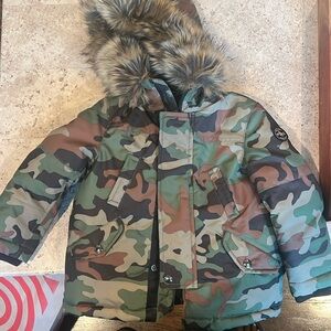 2T kids pole winter coat.. worn less than 5 times! More kids clothes!